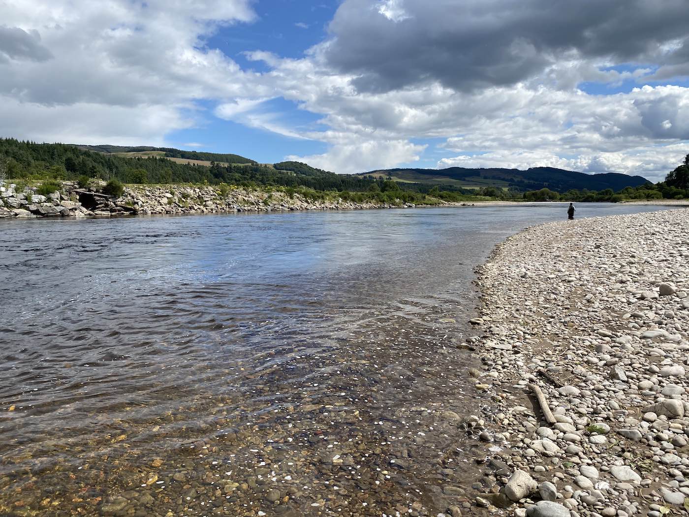 This lovely shot was taken at the Ash Tree Pool on the Kinnaird Beat of the River Tay which is located between the Perthshire towns of Dunkeld & Pitlochry. This perfectly tapered gravel riverbank makes wading safe & easy for visiting salmon fishing guests.