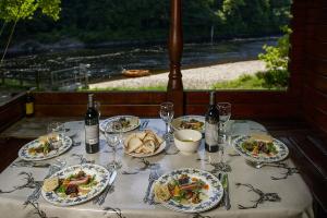 Lunch On The River Tay