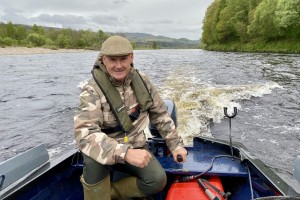Book A Salmon Fishing Guide